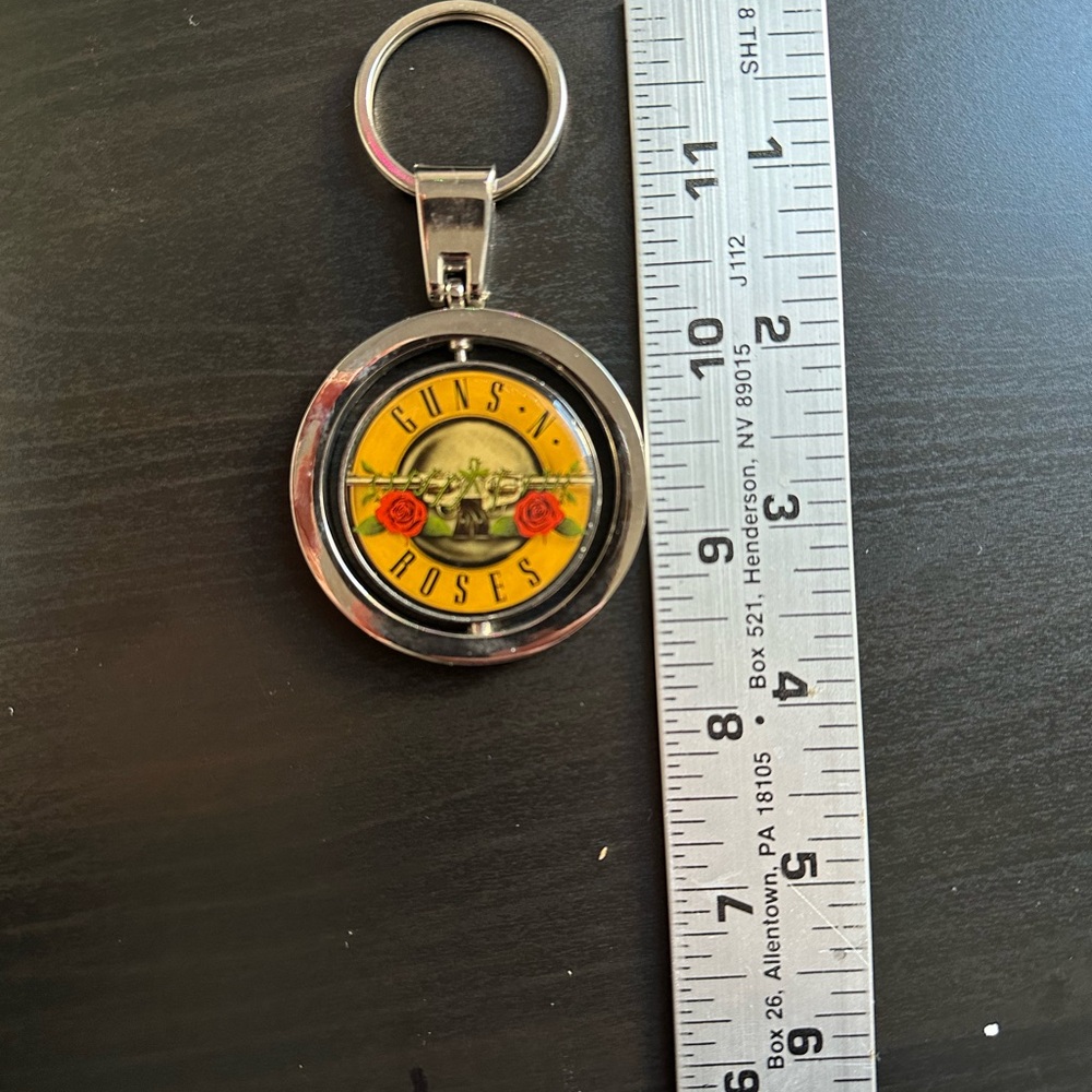 Metal Guns N' Roses Keychain - Picture 8 of 8